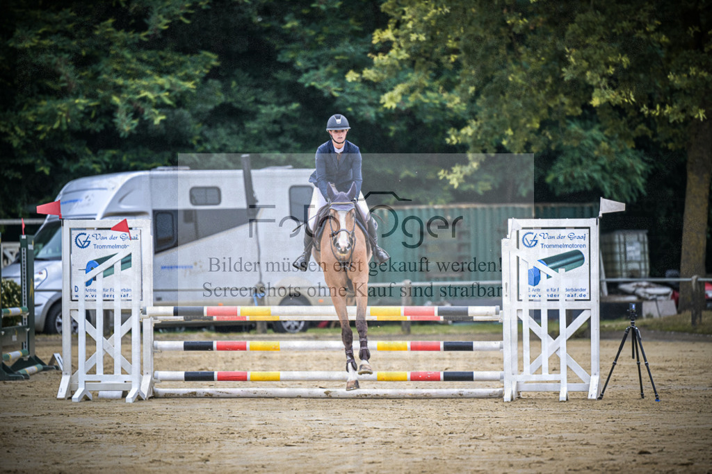 DOS_1415 | Entdecke hochwertige Reitturnierfotos von Foto Oger. Professionell, emotional und authentisch – jetzt Lieblingsmomente im Shop bestellen.Deutschlandweite Turnierfotografie. - Realisiert mit Pictrs.com