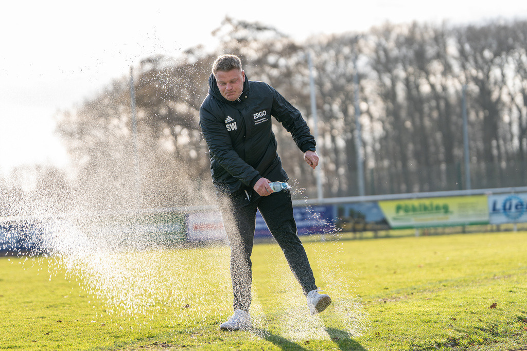 Fußball I Herren I Saison 2025-2026 I Bezirksliga Weser-Ems 4 I 21. Spieltag I TuS Lutten - SW Osterfeine I 4180 | jns.sportfotos - Realisiert mit Pictrs.com