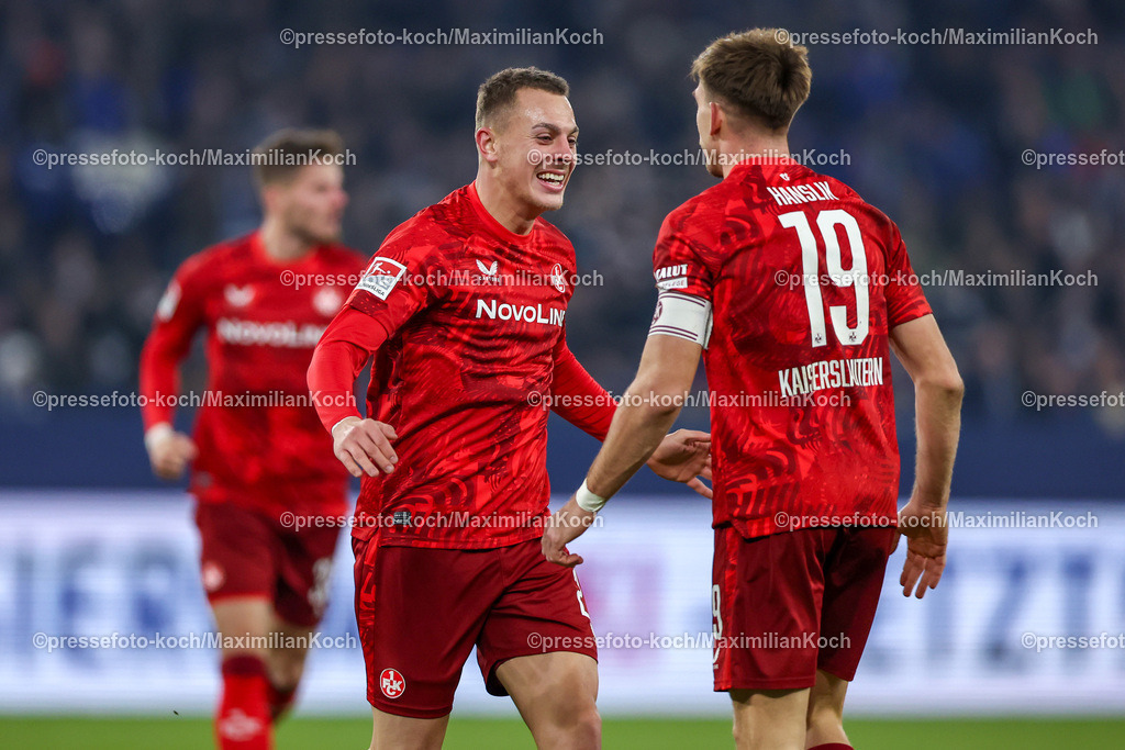 Schalke29112401065 | 29.11.2024, Fußball, FC Schalke 04 - 1. FC Kaiserslautern, 2. Fußball Bundesliga, Veltins-Arena Gelsenkirchen, Saison 2024 2025: Torjubel nach dem 2:0 durch Daniel Hanslik (FCK #19) zusammen mit Filip Kaloc (FCK #26)DFB regulations prohibit any use of photographs as image sequences and or quasi-video.