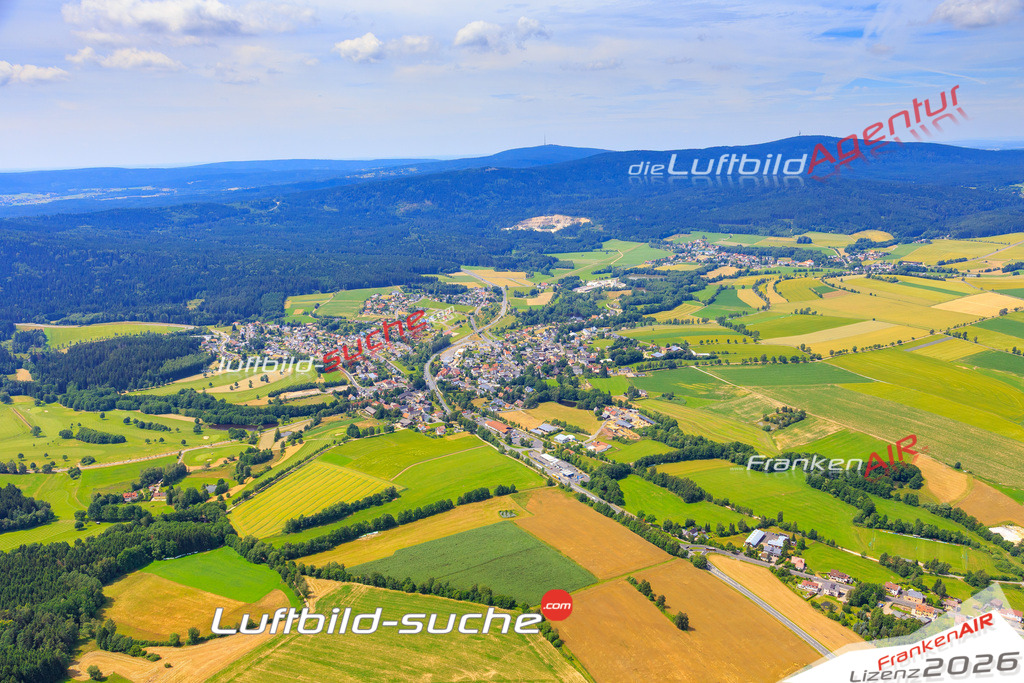 Die Luftaufnahme der Stadt Tröstau wurde vom UL-Flugzeug heraus erstellt ( keine Drohne )- hohe Auflösung für beste Qualität