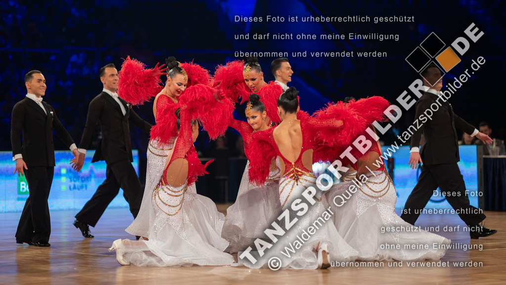 20251206-03713 | Hier finden Sie Tanz Bilder vom Latein und Standard Formationen tanzen. Sportbilder vom Tanzsport. Schöne Fotos und von Weltmeisterschaft, Europameisterschaft, Bundesliga, Regionalliga, Oberliga und Landesliga sowie von GOC Stuttgart, DanceComp, WM Bremen