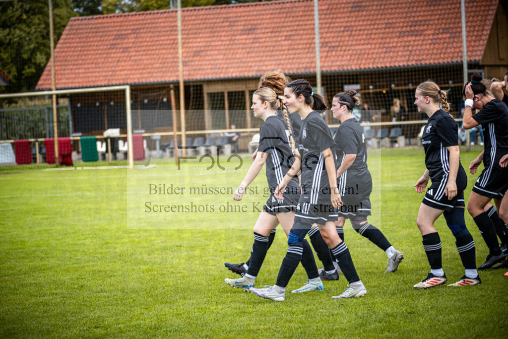 SG Bohmte/Ostercappeln/Schwagstorf - SG Hollenstede / Schwagstorf | Fr.-BZL Weser-Ems Süd · 1. Damen - SG Hollenstede / Schwagstorf · Sportplatz - Realisiert mit Pictrs.com
