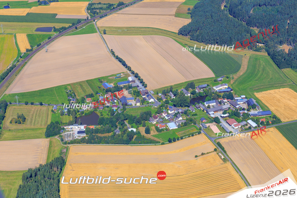 Die Luftaufnahme Habnith - Marktleuthen wurde vom UL-Flugzeug (keine Drohne) aus fotografiert.Hohe Druck- Auflösung-die Geschenkidee!