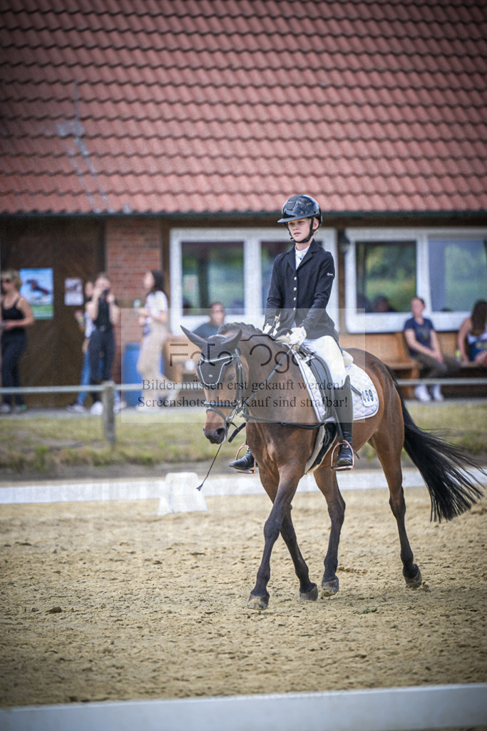 DOS_8527 | Entdecke hochwertige Reitturnierfotos von Foto Oger. Professionell, emotional und authentisch – jetzt Lieblingsmomente im Shop bestellen.Deutschlandweite Turnierfotografie. - Realisiert mit Pictrs.com