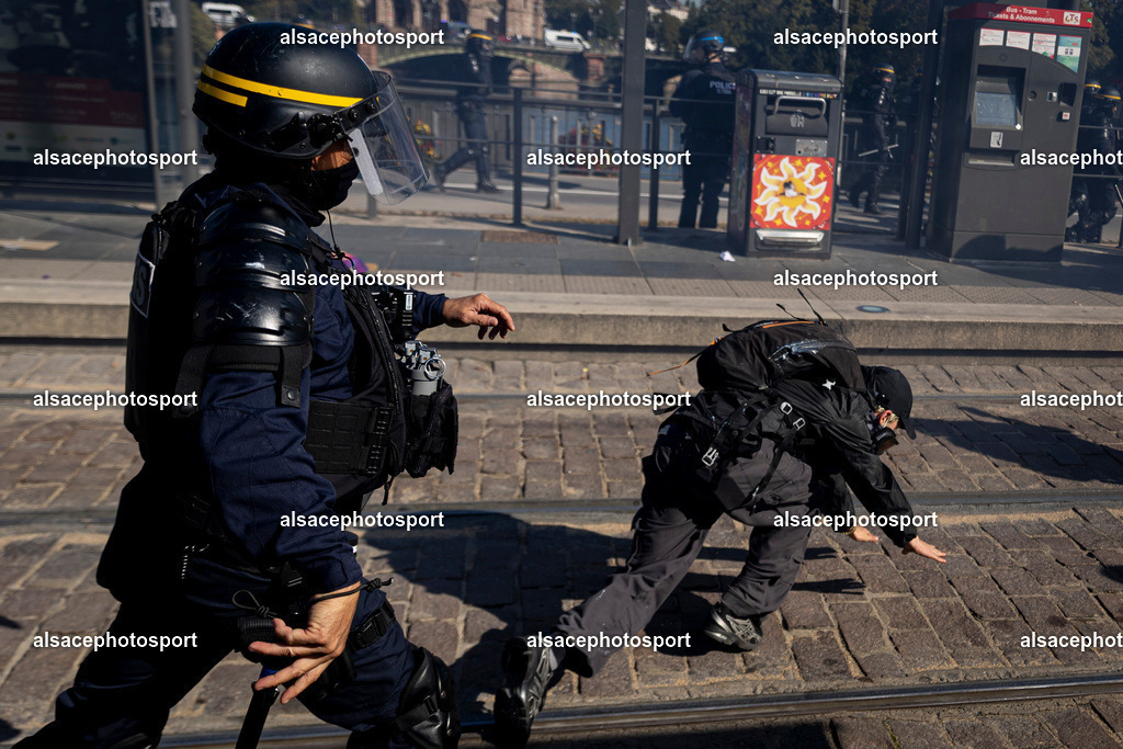 _B7A0285 | manifestation de lycéens à Strasbourg, le 6 octobre 2026, dans le cadre d’un mouvement national de protestation contre les conditions d’apprentissage. - Realisiert mit Pictrs.com