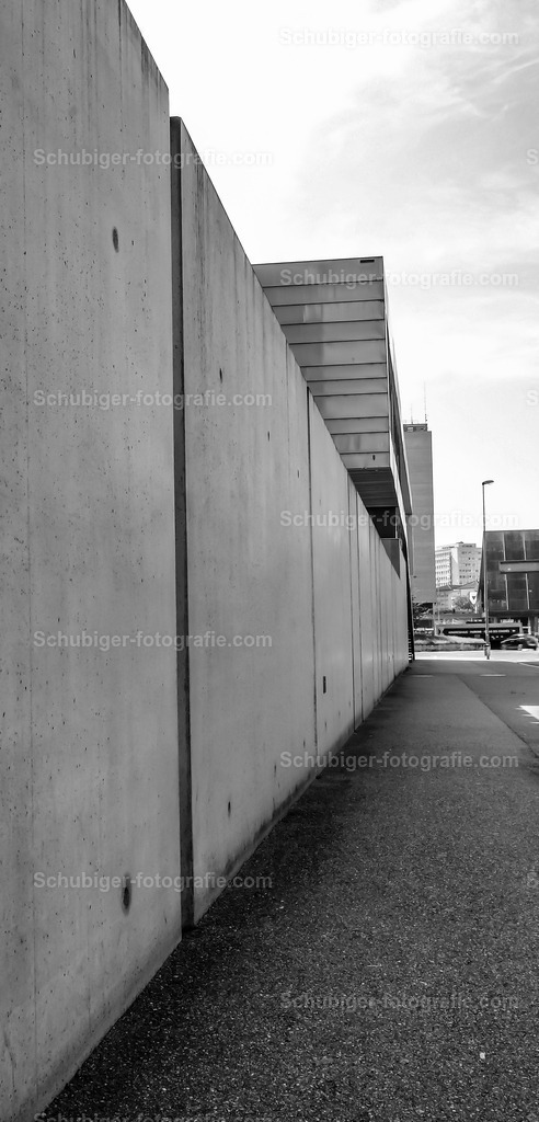 Betonwand | Betonwand in der Stadt - Realisiert mit Pictrs.com