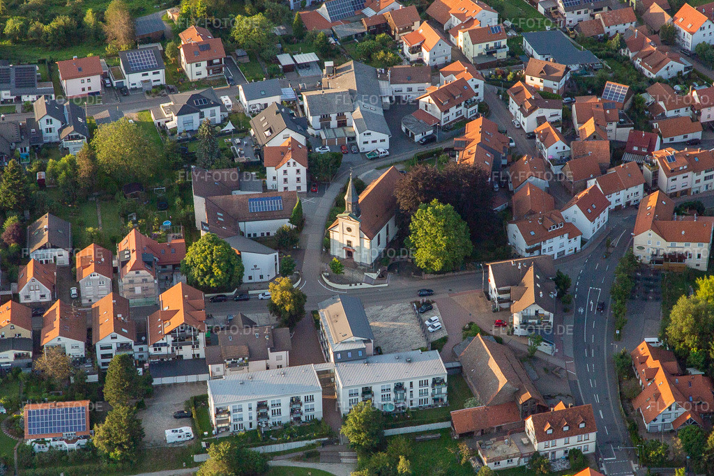 Luftbild: St. Bonifatius im Ortsteil Ober-Abtsteinach in Abtsteinach im Bundesland Hessen in Deutschland. Foto: IMG_142630.jpg vom 18.07.2024 durch Werner Riehm/FLY-FOTO.de