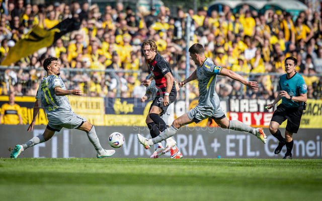 German 3rd Division, Viktoria Koeln vs. Alemannia Aachen, 10.05.2026 | KOELN, GERMANY - MAY 10, 2026:  Mehdi Loune (Alemannia Aachen, 11), Tim Kloss (Viktoria Köln, 18) during the 3rd division match on gameday 37 between Viktoria Koeln vs. Alemannia Aachen at the Sportpark Hoehenberg on May 10, 2026 in Koeln, Germany. DFL REGULATIONS PROHIBIT ANY USE OF PHOTOGRAPHS AS IMAGE SEQUENCES AND/OR QUASI-VIDEO.