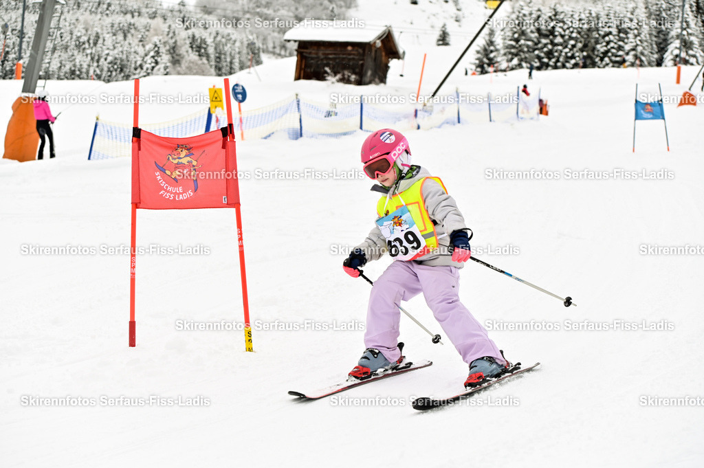 SRF_20.02.2026_0679 | Skirennfotos,Serfaus,Fiss,Ladis,Kinderskirennen,Winter,Tirol,Oberland,skirace,SFL,feelfree,weil wir's genießen,ski,Ski,skifahren,Sonnenplateau, - Realisiert mit Pictrs.com