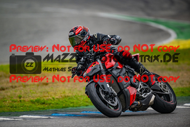 MaZZes_FotoMatrix_240702_6007705_2358 | GELB