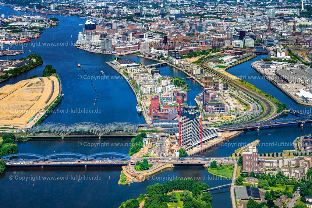 Hamburg_Elbbrücken_Baakenhafen_Hafencity_ELS_0174200625 | HAMBURG 20.06.2025 Baustelle zum Neubau des Hochhaus- Gebäudekomplexes " Elbtower " an der Zweibrückenstraße zwischen Oberhafenkanal und Norderelbe im Ortsteil HafenCity in Hamburg, Deutschland. Weiterführende Informationen bei: Adolf Lupp GmbH + Co KG,  Akustik-Ingenieurbüro Moll GmbH,  BTB Betontechnik GmbH,  David Chipperfield Architects - Gesellschaft von Architekten mbH,  Ed. Züblin AG,  Implenia AG,  LV Baumanagement AG,  NOBU HOTELS CORPORATE OFFICE,  SIGNA HOLDING GMBH. // Construction site for new high-rise building complex " Elbtower " on Zweibrueckenstrasse between Oberhafenkanal and Norderelbe in the district HafenCity in Hamburg, Germany. Further information at: Adolf Lupp GmbH + Co KG,  Akustik-Ingenieurbuero Moll GmbH,  BTB Betontechnik GmbH,  David Chipperfield Architects - Gesellschaft von Architekten mbH,  Ed. Zueblin AG,  Implenia AG,  LV Baumanagement AG,  NOBU HOTELS CORPORATE OFFICE,  SIGNA HOLDING GMBH. Foto: Martin Elsen