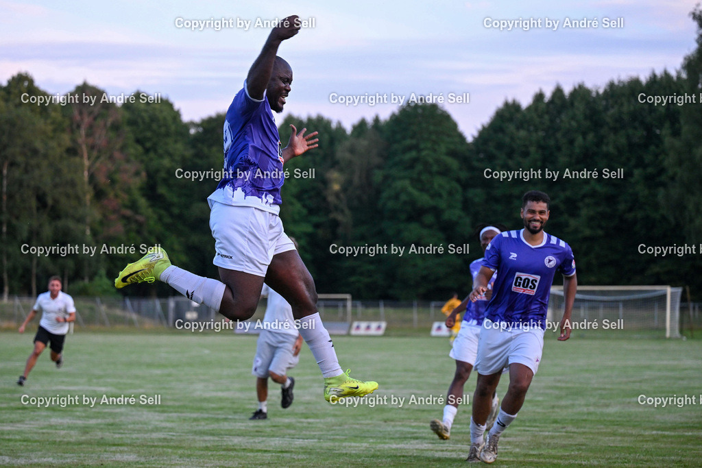 VfR Neumünster vs FC Kilia Kiel | Moshood Adesanya (VfR #99) bejubelt seinen Ausgleichstreffer zum 1-1 / Fußball-Oberliga Männer 2026/2027 / VfR Neumünster vs FC Kilia Kiel / Grümmi-Arena / Neumünster / 04.08.26 - Realisiert mit Pictrs.com