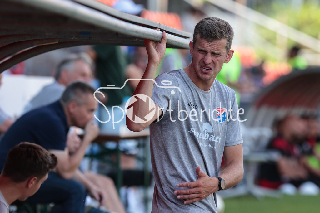 SpVgg Unterhaching - FC Ingolstadt | im Bild Sven BENDER / CO-Trainer Spvgg Unterhaching / Einzelfoto / Freisteller