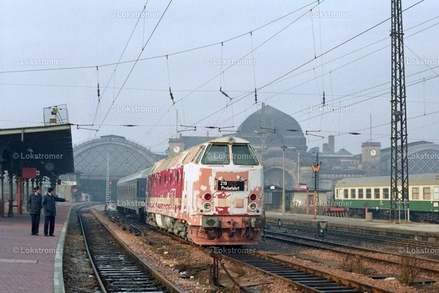 DR 119 005 | DR 119 005 Dresden Hbf 22.11.1991 während einer Raw-Probefahrt des Raw Chemnitz - Realisiert mit Pictrs.com