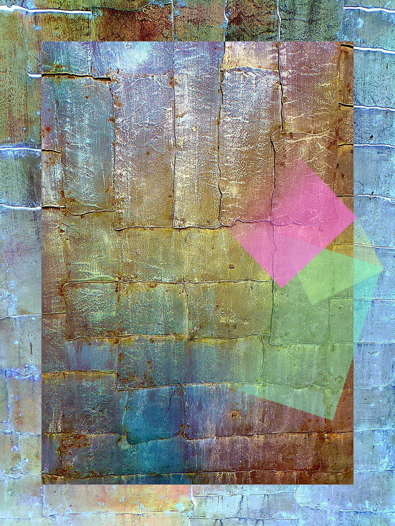 Farbfelder im Stahlmeer | Farbintensiver Rost öffnet eine raue, fast landschaftliche Struktur. Über dem Verfall liegen transparente geometrische Formen wie lichte Impulse, die das Material neu deuten. Das Werk spielt mit dem Kontrast von Zerfall und Farbkraft – ein Moment, in dem Oberfläche zu Atmosphäre wird. - Realisiert mit Pictrs.com