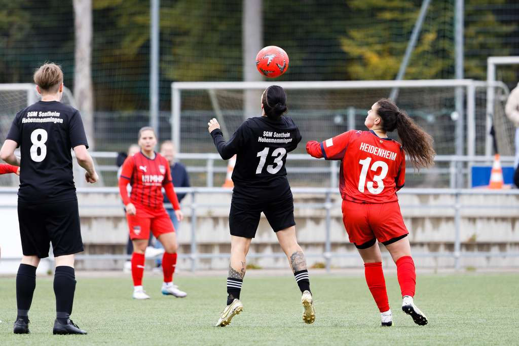 FCHHOH_251005_8096 | 1.FC Heidenheim 1846 II vs. SGM Hohenmemmingen/Sontheim, Fußball, Frauen, Bezirksliga, 2025/2026, 4. Spieltag, 05.10.2025 in Heidenheim, Kunstrasen b. Voith-Arena West(Foto: Michael Bulling) - Realisiert mit Pictrs.com