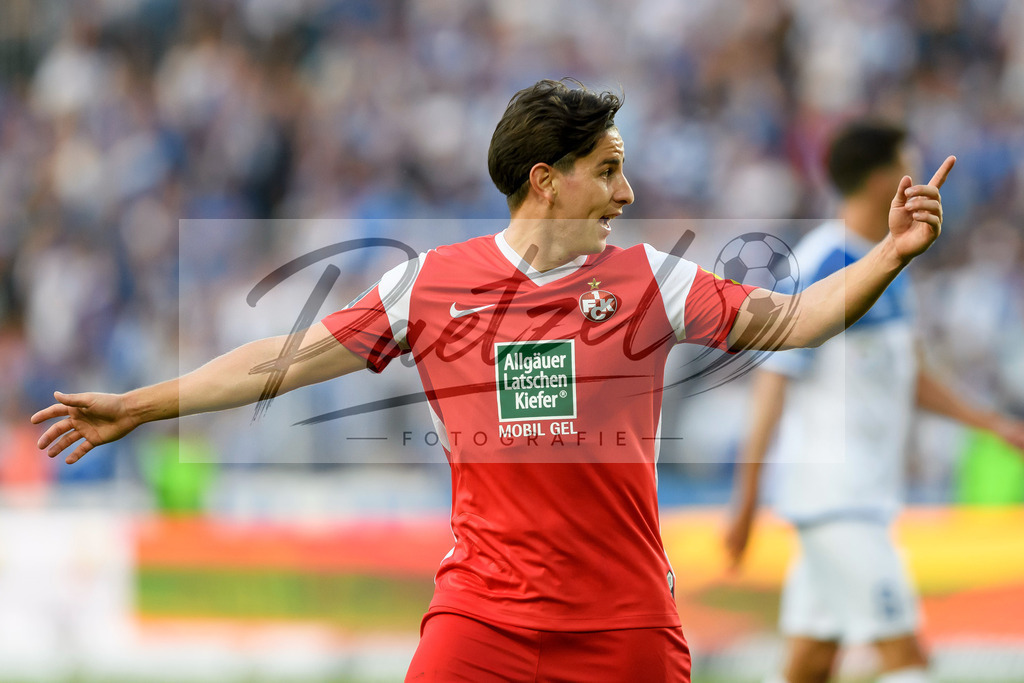 FCMFCK20210904_211 | Fussball, Herren: Nicolas Sessa (1. FC Kaiserslautern) gestikuliert beim Spiel der 3. Liga zwischen 1. FC Magdeburg und 1. FC Kaiserslautern in der MDCC-Arena am 04.09.2021 in Magdeburg, Deutschland.DFB / DFL REGULATIONS PROHIBIT ANY USE OF PHOTOGRAPHS AS IMAGE SEQUENCES AND/OR QUASI-VIDEO. - Realisiert mit Pictrs.com