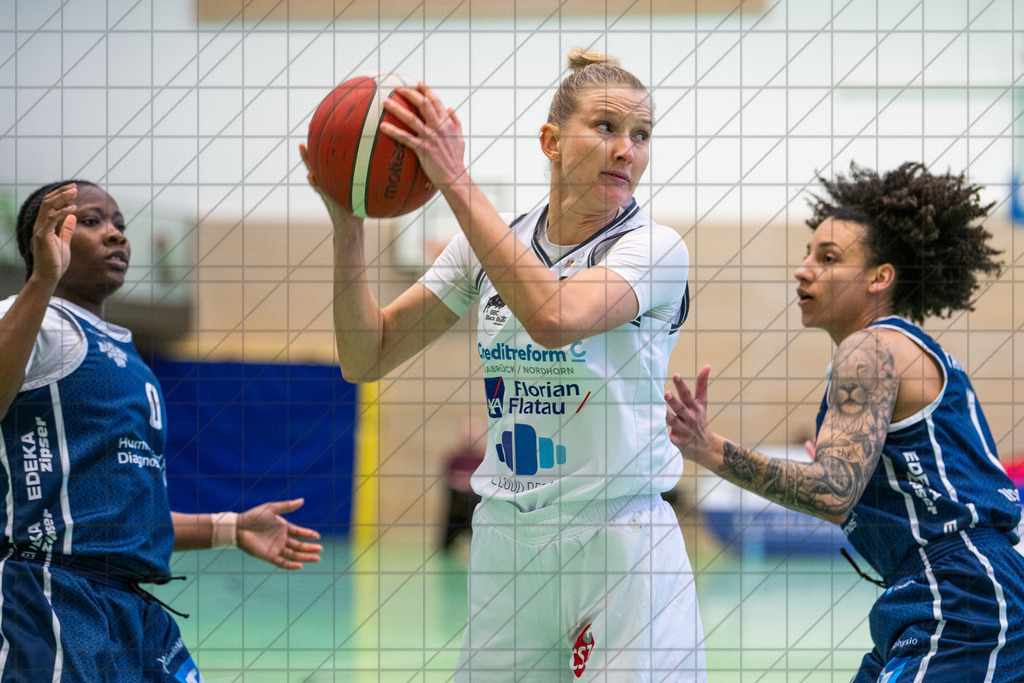 2. DBBL Nord 25/26 | PlayOff 1/4-Finale Spiel 1 | BBC Osnabrück vs. USC Bascats Heidelberg | 19.04.26: 2. DBBL Nord 25/26 | PlayOff 1/4-Finale Spiel 1 | BBC Osnabrück vs. USC Bascats Heidelberg / Osnabrück / Deutschland  //   CREDIT:www.bullenfotos.de, Martin König, Hörner Weg 40, D-49078 Osnabrück, +4917663732967 // Nutzung und Weitergabe nur zu den vereinbarten Zwecken. Presseanfragen an Ersteller. Alle Rechte beim Ersteller. Honorierung nach MFM. - Realisiert mit Pictrs.com