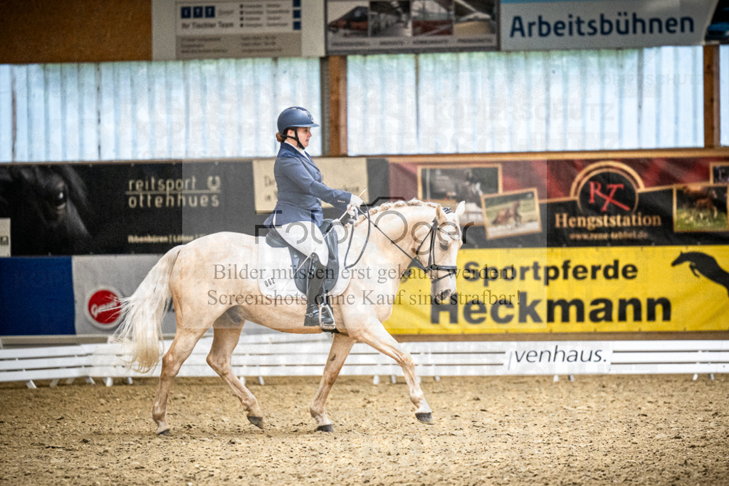 DOS_3805 | Entdecke hochwertige Reitturnierfotos von Foto Oger. Professionell, emotional und authentisch – jetzt Lieblingsmomente im Shop bestellen.Deutschlandweite Turnierfotografie. - Realisiert mit Pictrs.com