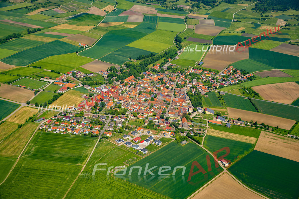 weigenheim-luftbild-2022-1579 | Aktuelles Luftbild von  Weigenheim - Die Luftaufnahme wurde 2022 mittels UL-Flugzeug erstellt ( keine Drohne ) - hochauflösende Kamera-Systeme von  Canon -
Beste Qualität - Für grossformatige Ausdrucke geeignet. Die Geschenkidee !