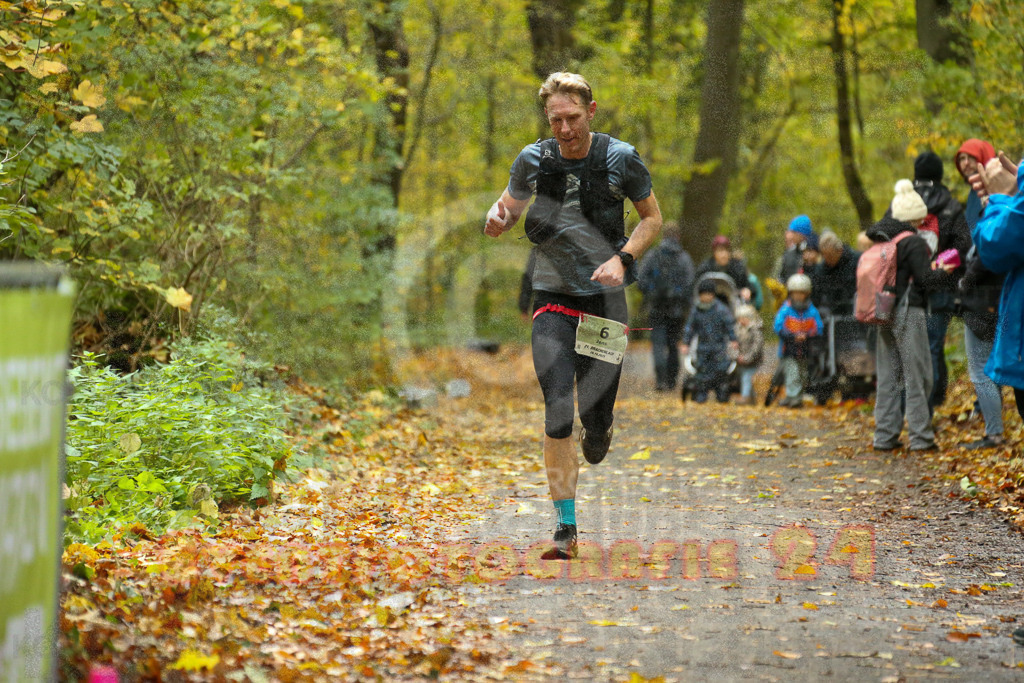 251026_1209_EX1_9906 | Sportfotografie im Rhein-Sieg Kreis, Köln, Bonn, NRW, Rheinland Pfalz, Hessen, etc. Unser Tätigkeitsfeld umfasst den Laufsport vom Volkslauf über den Marathon, Duathlon, Triathon bis zum Ultralauf wie Kölnpfad Ultra oder Schindertrail.