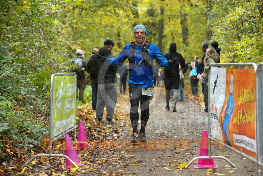251026_1334_EX1_3666 | Sportfotografie im Rhein-Sieg Kreis, Köln, Bonn, NRW, Rheinland Pfalz, Hessen, etc. Unser Tätigkeitsfeld umfasst den Laufsport vom Volkslauf über den Marathon, Duathlon, Triathon bis zum Ultralauf wie Kölnpfad Ultra oder Schindertrail.