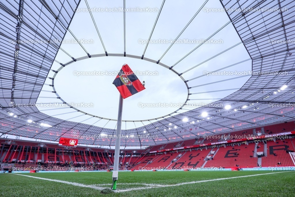 Lev15022501127 | 15.02.2025, Fußball, Bayer 04 Leverkusen - FC Bayern München, 1. Fußball Bundesliga, 22. Spieltag, BayArena, Saison 2024 2025: Innenansicht Stadion EckfahneDFB regulations prohibit any use of photographs as image sequences and or quasi-video.
