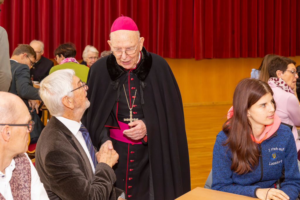 Festmesse-122 | Fotodoku der Festmesse anläßlich der Seligsprechung von Maria Theresia LEDOCHOWSKA 1975, zelebriert von Altbischof DDr. Klaus Küng und Pfarrer Mag. Zenon PAJAK in der Pfarrkirche Loosdorf. 