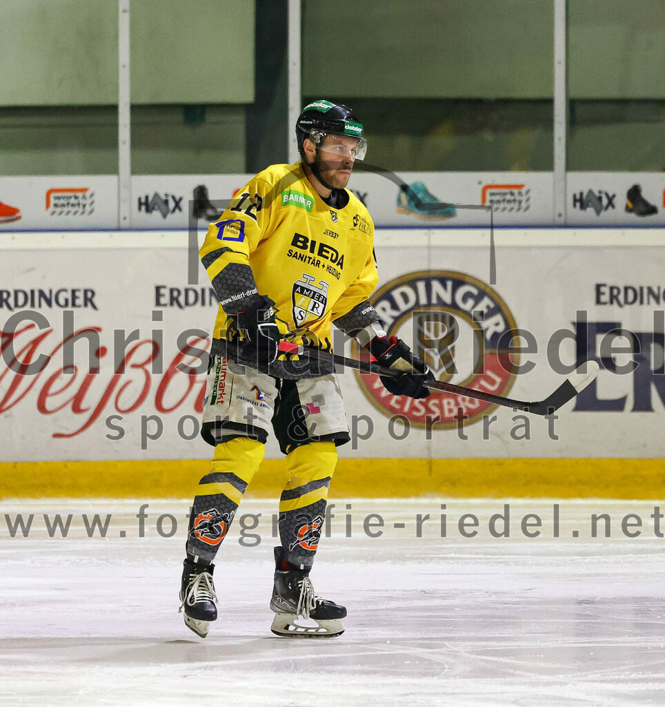 2023-02-10_089_TSV_Erding_gegen_ERSC_Amberg | Erding, Deutschland, 10.02.2023:
Eishockey, Bayernliga Meisterrunde Gruppe B 2022 / 2023, 3. Spieltag, TSV Erding gegen ERSC Amberg, Endergebnis: 6:3

Sydney Andree Kübler (ERSC Amberg, #12)

Foto: Christian Riedel / fotografie-riedel.net