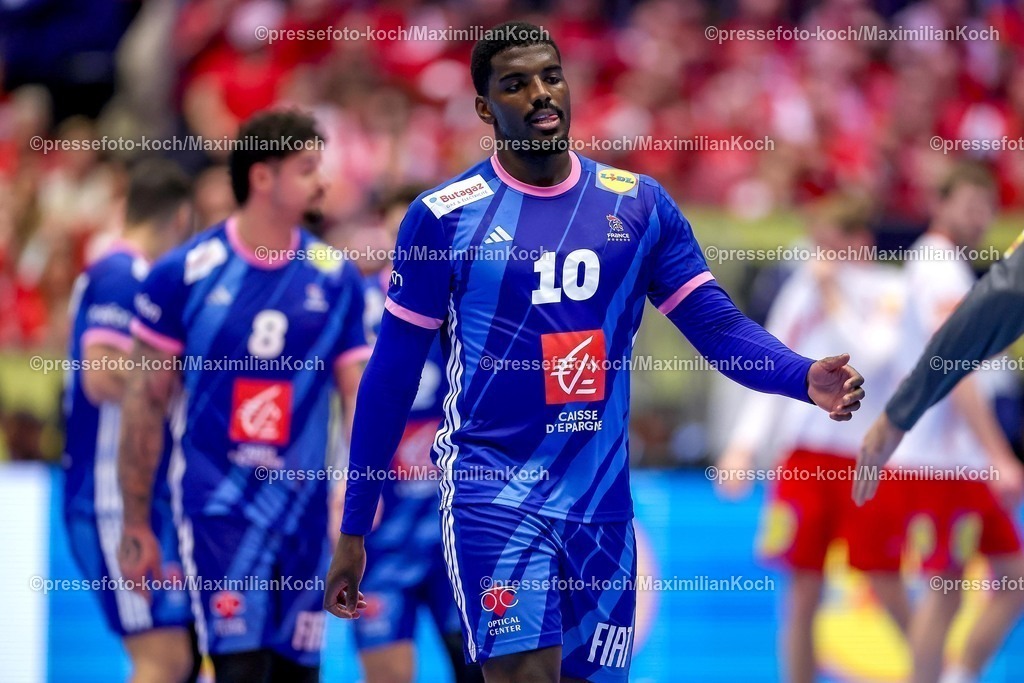 EHF22012603061 | 22.01.2026, Handball, Men's EHF EURO 2026, Frankreich - Dänemark, Jyske Bank Boxen in Herning, Dänemark, Main Round:  Dika Mem (France #10) 