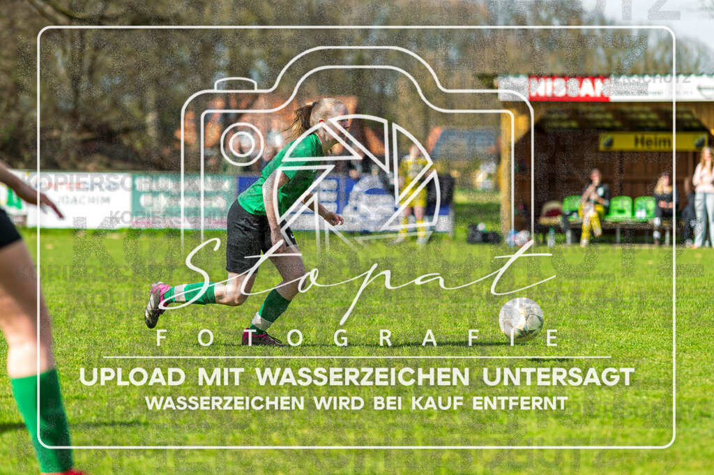 SGFTUS-1021 | Sophie Kruse (TuS Eversen-Sulze #03) beim Damen Kreisliga HK/CE Spiel zwischen SG Fulde und TuS Eversen-Sulze im Fulder Zentralstadion, Fulde (Simon Paul Stopat) - Realisiert mit Pictrs.com