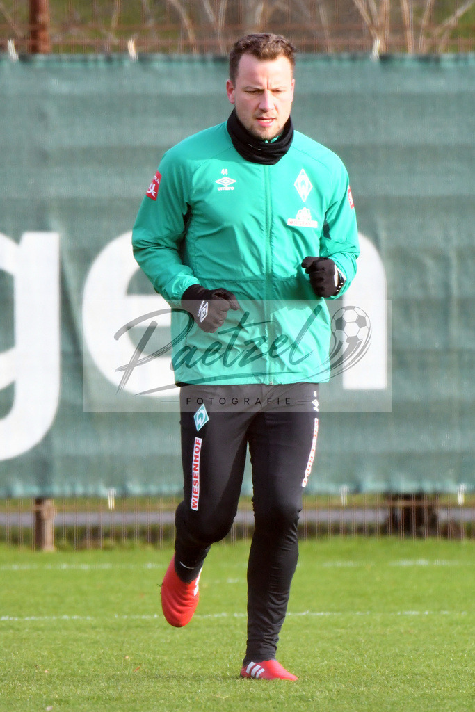 20200212_TRASVW_0015 | Fussball, Herren: Philipp Bargfrede (Werder Bremen) beim Lauftraining waehrend der Trainingseinheit des SV Werder Bremen auf dem wohninvest Weserstadion Trainingsplatz am 12.02.2020 in Bremen, Deutschland. - Realisiert mit Pictrs.com