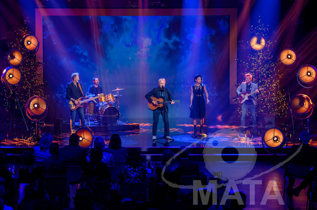 _DWI6041 | Werner Schmidbauer und Band bei '30 Jahre Sternstunden-Gala 2023' in der Frankenhalle. Nürnberg, 15.12.2023 - Realisiert mit Pictrs.com