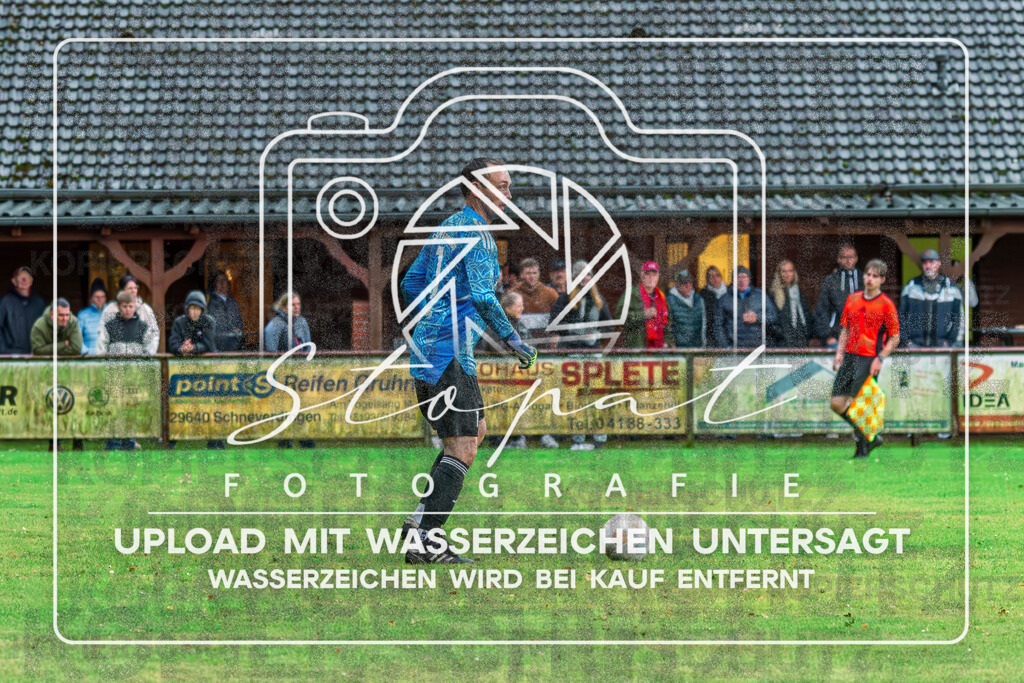 SGWFGFS-1082 | Benedict Iwansky (SG Wintermoor/Schuelern #01) beim Herren Kreisliga HK Spiel zwischen SG Schulern/Wintermoor und FG Fulde-Stellichte im Stadion Wintermoor, Schneverdingen (Simon Paul Stopat) - Realisiert mit Pictrs.com