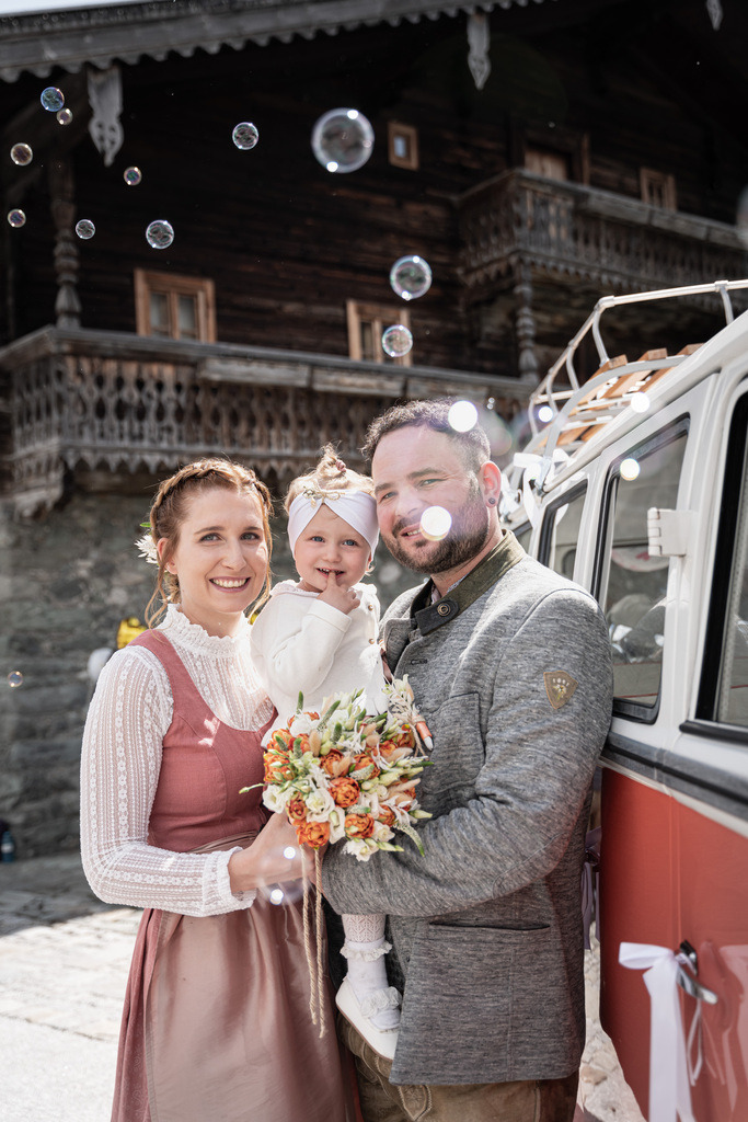 Hochzeit P_K 05.05.23_-84 | Ich bin dein zuverlässiger Hochzeitsfotograf oder Fotograf für die Taufe eures Kindes?
Gefallen dir hochauflösende Panorama Landschaftsbilder der Tiroler Alpen, insbesondere dem Wilden Kaiser?
Dann bist du hier genau richtig! - Realisiert mit Pictrs.com