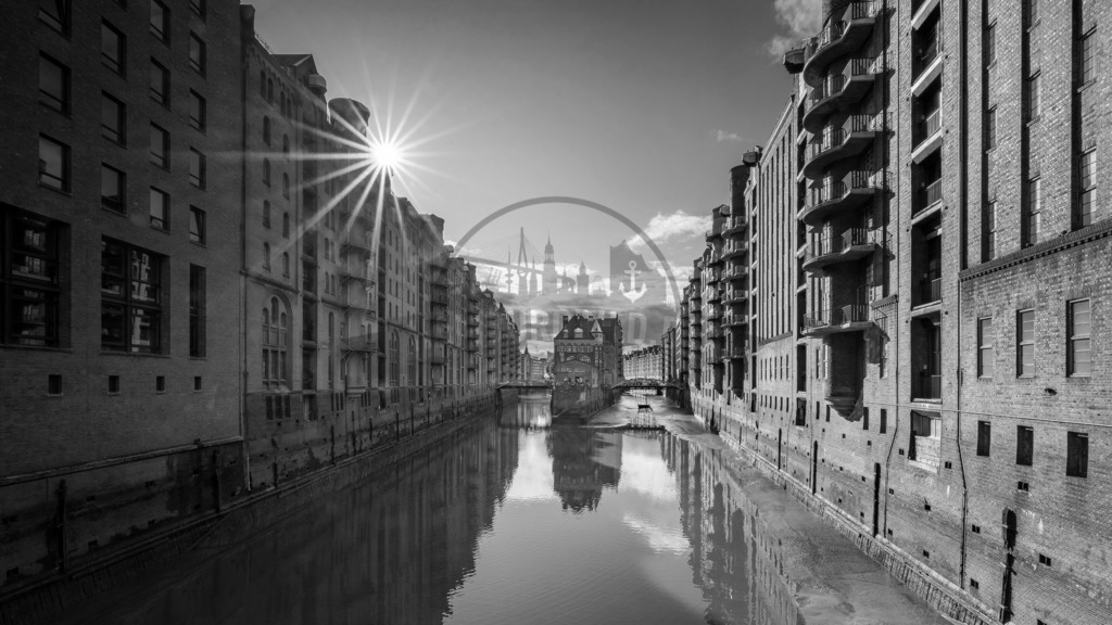 Wasserschloss SW_Neu | Exklusive Hamburg collagen, tolle Segelbilder und viele weitere tolle Motive auf Leinwand, Poster, Alu-Dibond, u.v.m. findet Ihr bei uns auf hamburgbild.de. Findet Euer Wandbild für Euer Zuhause, Büro oder die  Praxis…. - Realisiert mit Pictrs.com