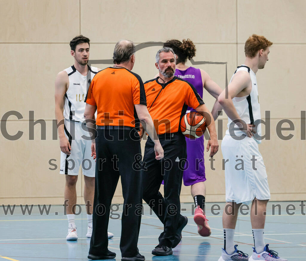 2022-05-01_026_TSV_Vaterstetten_gegen_DJK_Traunstein | Vaterstetten, Deutschland, 01.05.2022:
Basketball, Aufstiegsrunde zur Bayernliga 2021 / 2022, 5. Spieltag, TSV Vaterstetten gegen DJK Traunstein, Endergebnis: 87:79

Luca Maurice Kohll (TSV Vaterstetten, #10)

Foto: Christian Riedel / fotografie-riedel.net