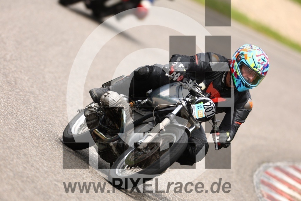 0201-20250503_02103 | Schöne Erinnerungen an spannende Momente - das festzuhalten ist unser Job. PIXELrace.de ist seit 2003 auf den Rennstrecken Europas unterwegs um die Action draußen beim Fahren und die wunderbare Stimmung imm Fahrerlager für euch einzufangen.