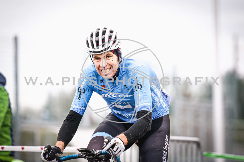 ..... | AUSTRIA, 24.11.24, 3.Radquerfeldein GP um das Sportzentrum Gunskirchen Image shows: Photo: Wapics / Andreas Willdoner