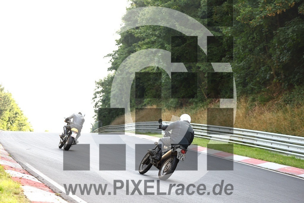 0371-20250814_03439 | Schöne Erinnerungen an spannende Momente - das festzuhalten ist unser Job. PIXELrace.de ist seit 2003 auf den Rennstrecken Europas unterwegs um die Action draußen beim Fahren und die wunderbare Stimmung imm Fahrerlager für euch einzufangen.