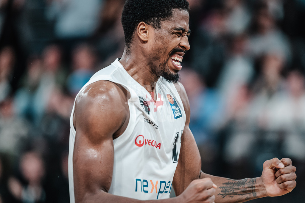 Basketball | Männer | Saison 2023/2024 | easyCredit Basketball Bundesliga | Veolia Towers Hamburg vs. Alba Berlin | 17.04.2024 | William Christmas (#11, Veolia Towers Hamburg) jubelt