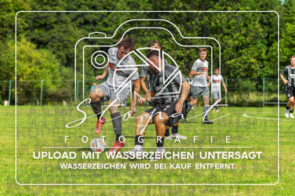 Kreisliga Herren HK - FG Fulde-Stellichte vs. Heidmark | Philipp Huse (Heidmark #19), Aziz Burc (FG Fulde-Stellichte #6); Kreisliga Herren HK - FG Fulde-Stellichte vs. Heidmark am 16.08.26 in Lehrdestadion, Stellichte - Realisiert mit Pictrs.com