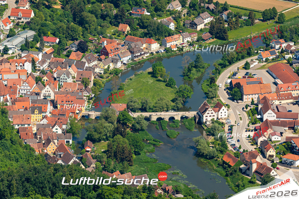Das Luftbild der Stadt Harburg wurde 2022 vom Flugzeug heraus erstellt (keine Drohnen-Aufnahmen) Aufnahmehöhe ca.450 Meter- hohe Bildauflösung und Druck-Qualität. Garantiert!