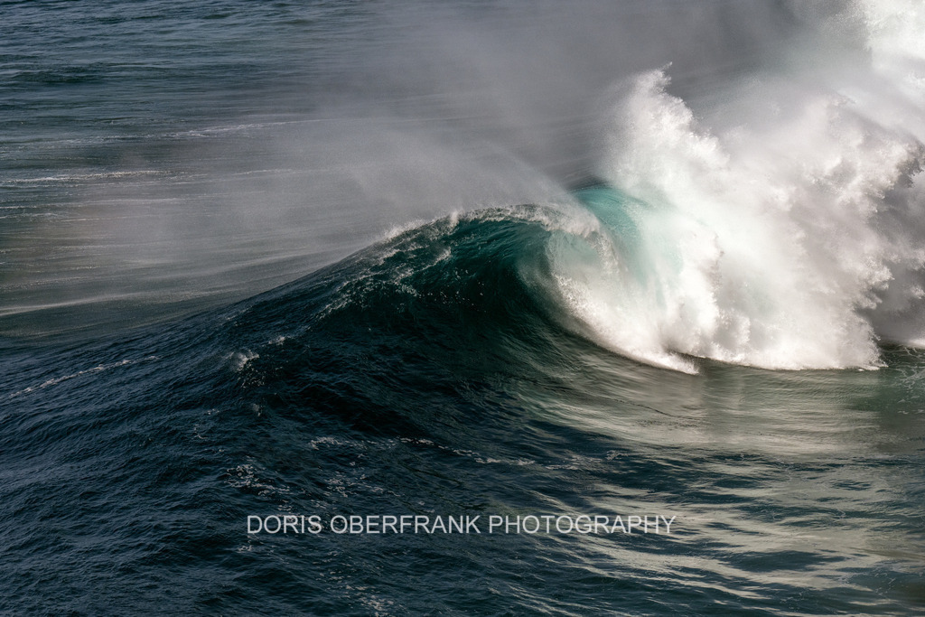 Waving  | Nazaré: Waving  - Realisiert mit Pictrs.com