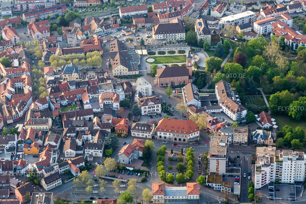 Spielbank am Kurpark | Luftbild: Spielbank am Kurpark in Bad Dürkheim im Bundesland Rheinland-Pfalz in Deutschland. Foto: IMG_106754.jpg vom 21.04.2018 durch Werner Riehm/FLY-FOTO.de - Realisiert mit Pictrs.com