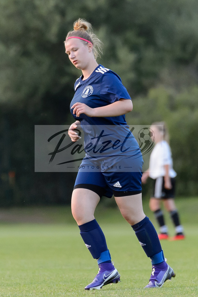 GREBES20210719_061 | Fussball, Frauen:   beim Spiel der 1. Kreisklasse zwischen TSG 07 Burg Gretesch IV und TuS Bad Essen im TSG-Sportpark am 19.07.2021 in Osnabrueck, Deutschland. - Realisiert mit Pictrs.com