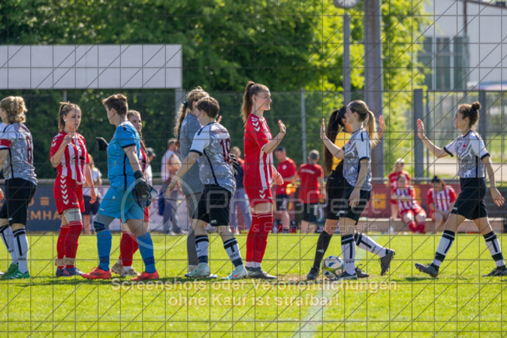 20250501_102851_0064 | #,1.FC Donzdorf II (rot) vs.1.Göppinger SV (weiß), Fussball, Frauen-Bezirkspokal Halbfinale Saison 2024/2025, Rasenplatz Lautertal Stadion, Süßener Straße 16, 73072 Donzdorf, 01.05.2025 - 10:30 Uhr,Foto: PhotoPeet-Sportfotografie/Peter Harich