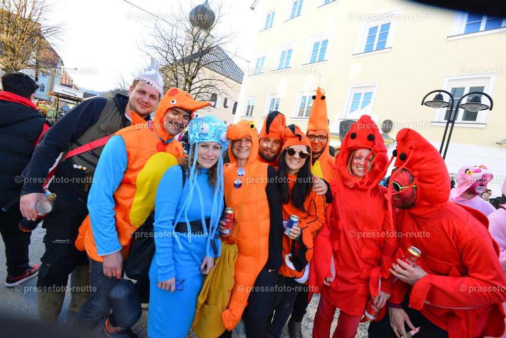xnews-2023-Feb16-Unsinniger_Fasching_Reutte-nik-WTV_7528 | Info aus dem Bezirk Reutte/Ausserfern Tirol sowie eine umfangreiche Bilddatenbank über die gesamte Region: Lechtal, Talkessel Reutte, Tannheimertal, Zwischentoren. Lech, Plansee, Zugspitze, Grenztunnel, B179, Fernpassstraße, Verkehr, Lawinen, Tradition, - Realisiert mit Pictrs.com