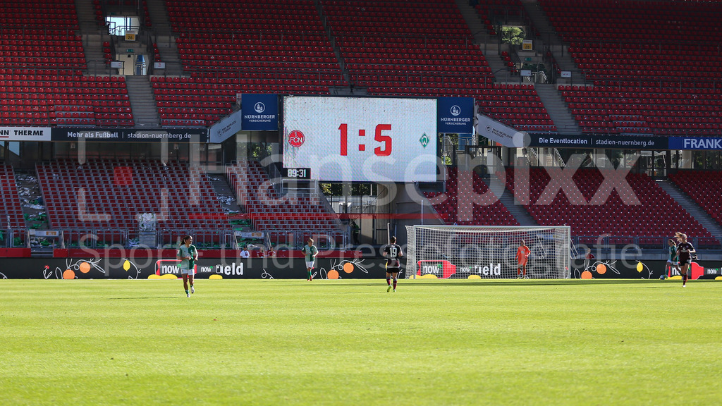 Fussball, Google Pixel Frauen-Bundesliga, 1. FC Nürnberg - SV Werder Bremen | v.li.: Die Anzeigetafel zeigt den Spielstand von 1:5 an, Ergebnis, Zwischenergebnis, Endergebnis, Endstand, Tore, Videowall, Videowand, Anzeige, DIE DFB-RICHTLINIEN UNTERSAGEN JEGLICHE NUTZUNG VON FOTOS ALS SEQUENZBILDER UND/ODER VIDEOÄHNLICHE FOTOSTRECKEN. DFB REGULATIONS PROHIBIT ANY USE OF PHOTOGRAPHS AS IMAGE SEQUENCES AND/OR QUASI-VIDEO.