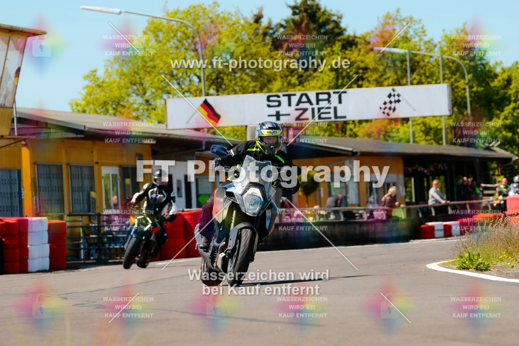 Moto-TeamOBK-21824 | Hier findet Ihr Bilder von Touristenfahrten auf der Nürburgring Nordschleife oder von anderen Veranstaltungen die ich besucht habe. Viel Spass beim Durch Schauen 